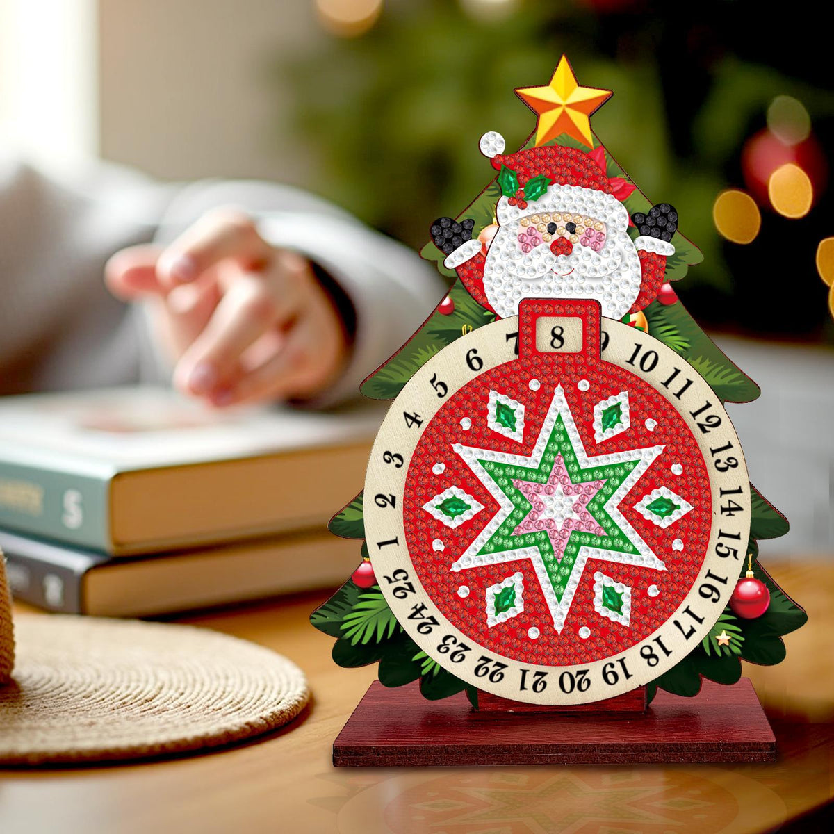 Diamond Painting Weihnachtsmann im Weihnachtsbaum