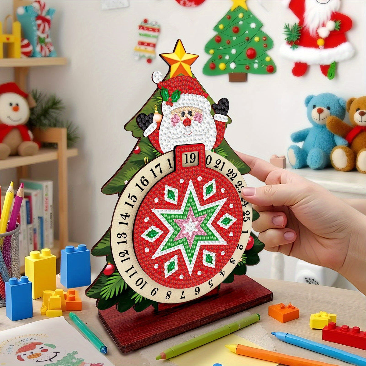 Diamond Painting Weihnachtsmann im Weihnachtsbaum